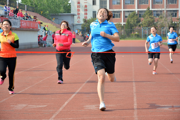 新華集團(tuán)二零一五年春季運動會隆重舉行 第 6 張 新華集團(tuán)二零一五年春季運動會隆重舉行 第 6 張