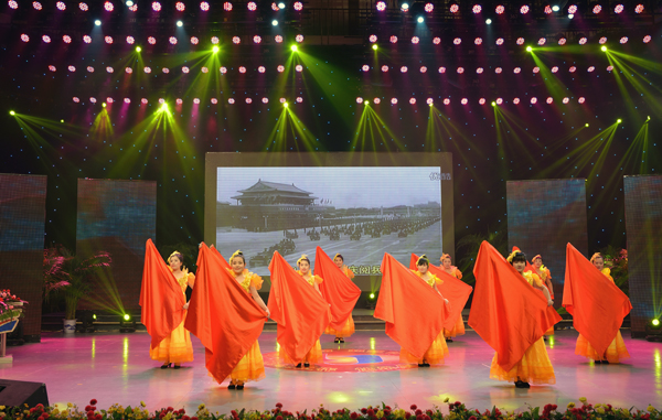 新華集團舉辦“2015年金秋文藝晚會暨授牌典禮” 第 2 張 新華集團舉辦“2015年金秋文藝晚會暨授牌典禮” 第 2 張