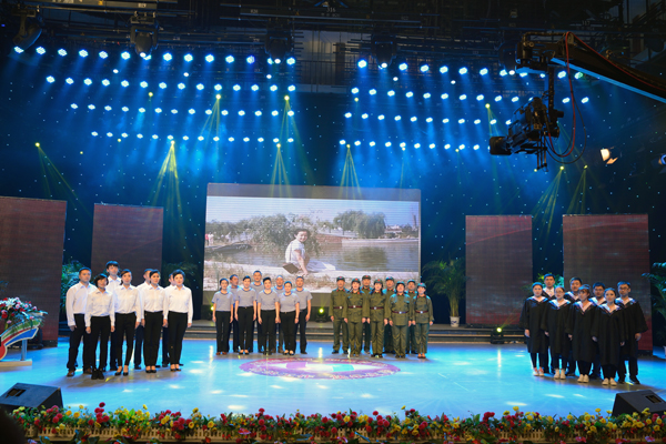 新華集團舉辦“2015年金秋文藝晚會暨授牌典禮” 第 3 張 新華集團舉辦“2015年金秋文藝晚會暨授牌典禮” 第 3 張