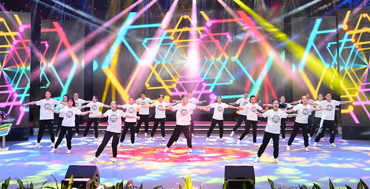 臨沂新華慶祝改革開放40周年文藝匯演暨2018年授牌典禮隆重舉行 第 6 張 臨沂新華慶祝改革開放40周年文藝匯演暨2018年授牌典禮隆重舉行 第 6 張