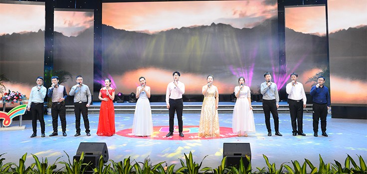 臨沂新華慶祝改革開放40周年文藝匯演暨2018年授牌典禮隆重舉行 第 13 張 臨沂新華慶祝改革開放40周年文藝匯演暨2018年授牌典禮隆重舉行 第 13 張