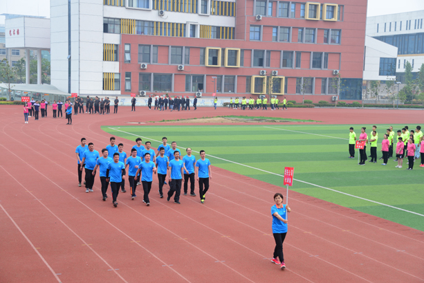 “團結(jié)拼搏,打造百年新華” 臨沂新華二〇一八年春季田徑運動會隆重舉行 第 4 張 “團結(jié)拼搏,打造百年新華” 臨沂新華二〇一八年春季田徑運動會隆重舉行 第 4 張