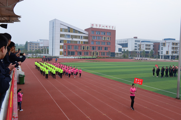 “團結(jié)拼搏,打造百年新華” 臨沂新華二〇一八年春季田徑運動會隆重舉行 第 7 張 “團結(jié)拼搏,打造百年新華” 臨沂新華二〇一八年春季田徑運動會隆重舉行 第 7 張