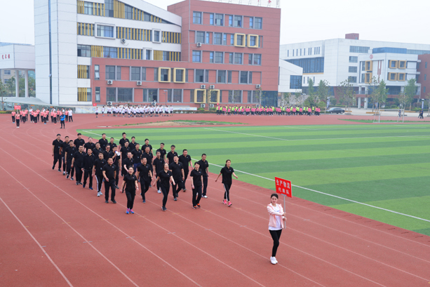 “團結(jié)拼搏,打造百年新華” 臨沂新華二〇一八年春季田徑運動會隆重舉行 第 8 張 “團結(jié)拼搏,打造百年新華” 臨沂新華二〇一八年春季田徑運動會隆重舉行 第 8 張