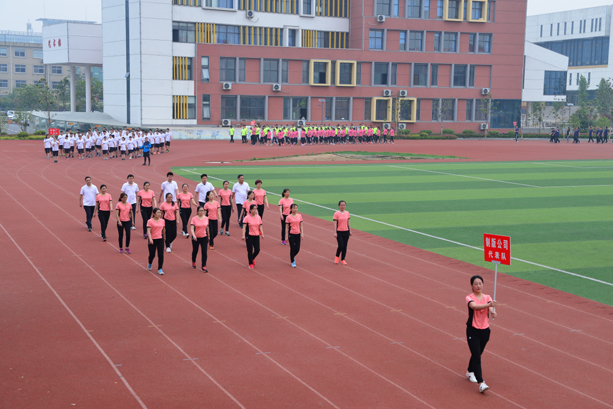“團結(jié)拼搏,打造百年新華” 臨沂新華二〇一八年春季田徑運動會隆重舉行 第 10 張 “團結(jié)拼搏,打造百年新華” 臨沂新華二〇一八年春季田徑運動會隆重舉行 第 10 張