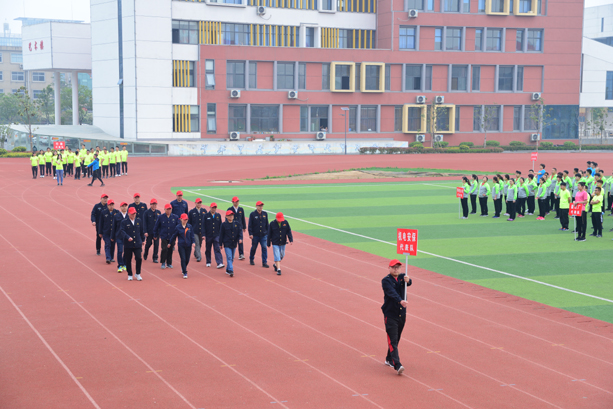 “團結(jié)拼搏,打造百年新華” 臨沂新華二〇一八年春季田徑運動會隆重舉行 第 13 張 “團結(jié)拼搏,打造百年新華” 臨沂新華二〇一八年春季田徑運動會隆重舉行 第 13 張