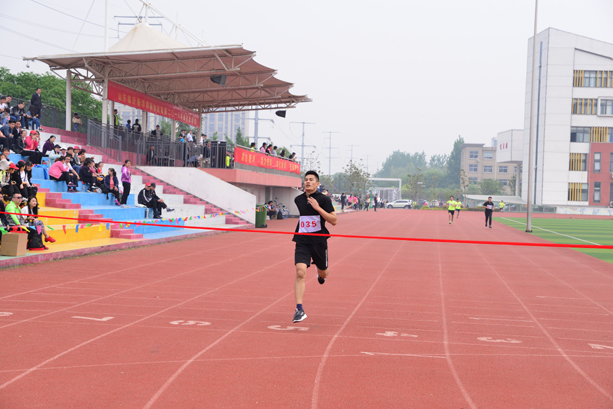 “團結(jié)拼搏,打造百年新華” 臨沂新華二〇一八年春季田徑運動會隆重舉行 第 17 張 “團結(jié)拼搏,打造百年新華” 臨沂新華二〇一八年春季田徑運動會隆重舉行 第 17 張