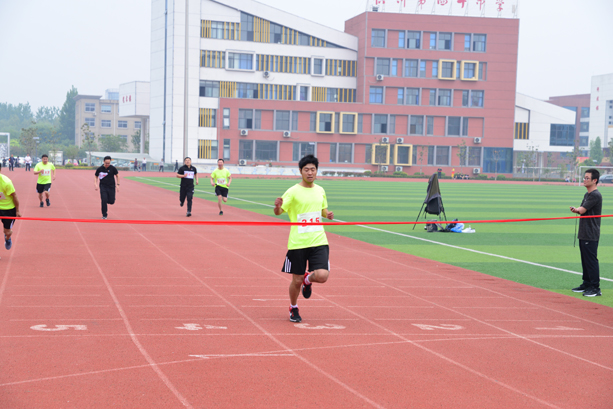 “團結(jié)拼搏,打造百年新華” 臨沂新華二〇一八年春季田徑運動會隆重舉行 第 19 張 “團結(jié)拼搏,打造百年新華” 臨沂新華二〇一八年春季田徑運動會隆重舉行 第 19 張