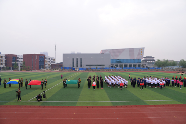 “團結(jié)拼搏,打造百年新華” 臨沂新華二〇一八年春季田徑運動會隆重舉行 第 20 張 “團結(jié)拼搏,打造百年新華” 臨沂新華二〇一八年春季田徑運動會隆重舉行 第 20 張