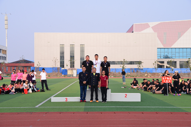 “團結(jié)拼搏,打造百年新華” 臨沂新華二〇一八年春季田徑運動會隆重舉行 第 21 張 “團結(jié)拼搏,打造百年新華” 臨沂新華二〇一八年春季田徑運動會隆重舉行 第 21 張