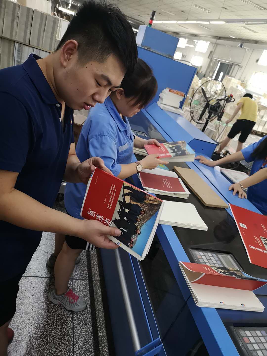 臨沂新華全力以赴保障習(xí)近平系列黨政閱讀用書《 梁家河》印制工作 第 7 張 臨沂新華全力以赴保障習(xí)近平系列黨政閱讀用書《 梁家河》印制工作 第 7 張