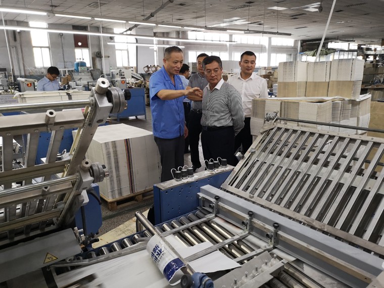 山東省新聞出版廣電局領導蒞臨臨沂新華參觀指導工作 第 3 張 山東省新聞出版廣電局領導蒞臨臨沂新華參觀指導工作 第 3 張