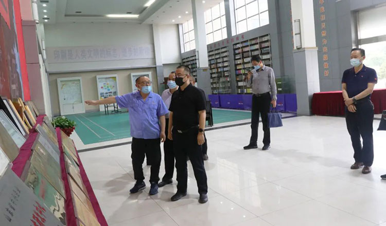 山東省委宣傳部印刷發(fā)行管理處領(lǐng)導(dǎo)蒞臨臨沂新華調(diào)研指導(dǎo) 第 1 張 山東省委宣傳部印刷發(fā)行管理處領(lǐng)導(dǎo)蒞臨臨沂新華調(diào)研指導(dǎo) 第 1 張